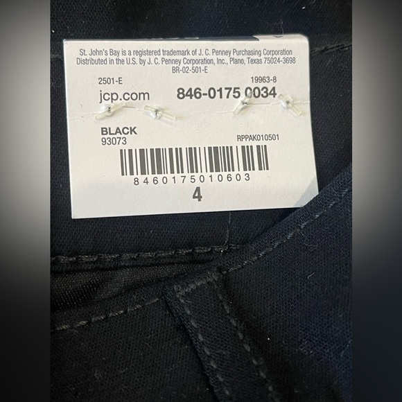 St. John's Bay Mid Rise Secretly Slender Black Capris, Women's Size 4 NEW - Picture 6 of 7